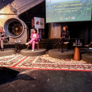 Painel sobre a comunicação durante as anchestes no Seminário do Plano Rio Grande 